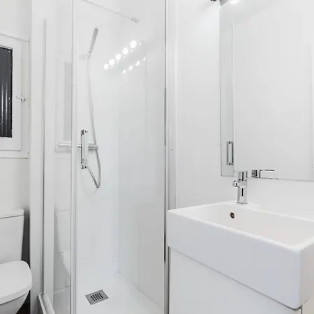 Blueground Les Corts Balcony Ac Wd Bcn-157 דירה ברצלונה